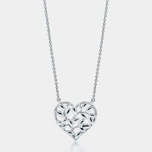 TIFFANY & CO Olive Leaf Heart Pendant Necklace